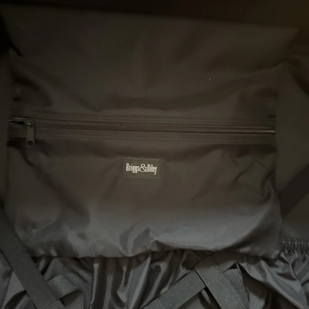Briggs And Riley XL 28x21 Expandable 2 Wheel Luggage With Internal Garment Bag